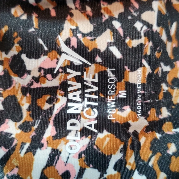 Old Navy Women's Abstract Patterned Athletic Shorts Size Medium EUC - Picture 2 of 5